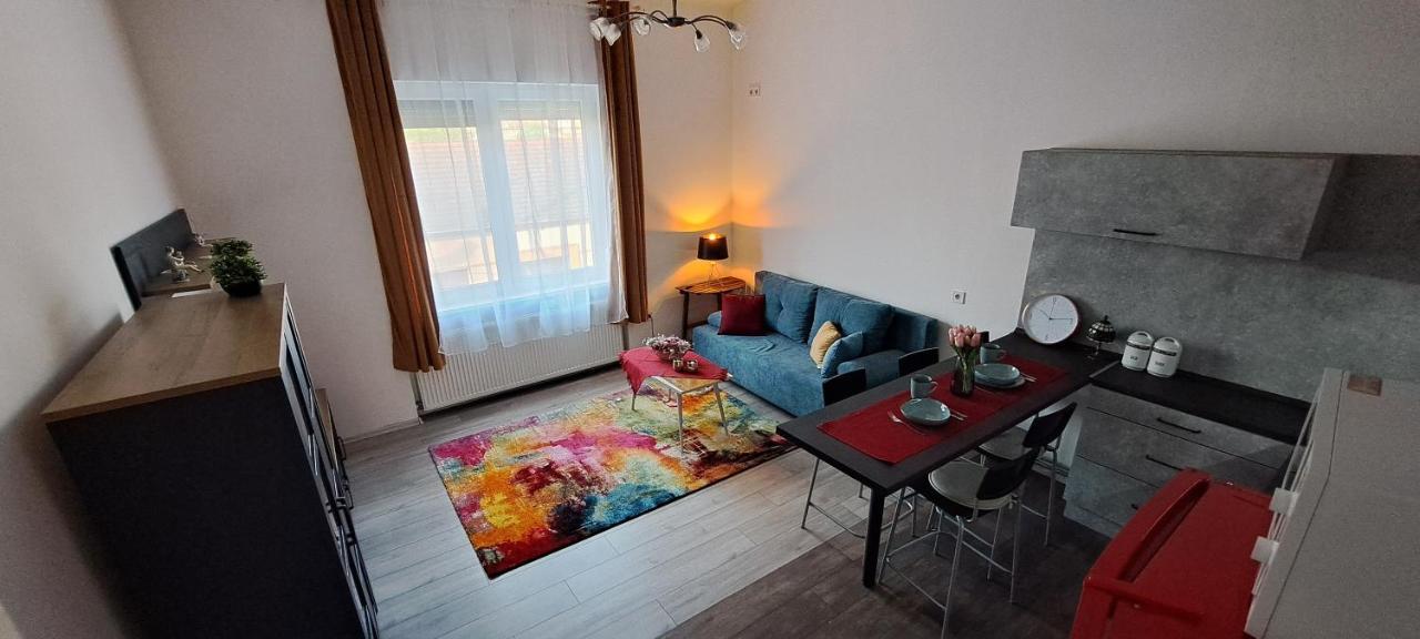 Apartamento Napraforgo Apartman Szeged Exterior foto
